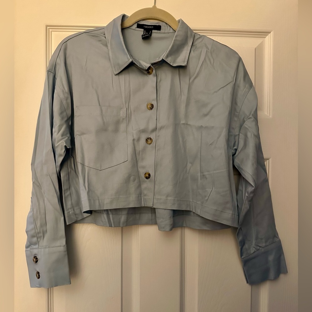 Forever 21 Sky Blue Cropped Button Down Shirt Size S
